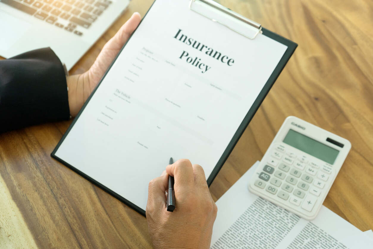 Insurance policy document on a clipboard, highlighting concerns about slow responses from the insurance company.